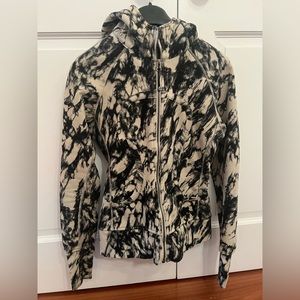 Lululemon Scuba hoodie size 6